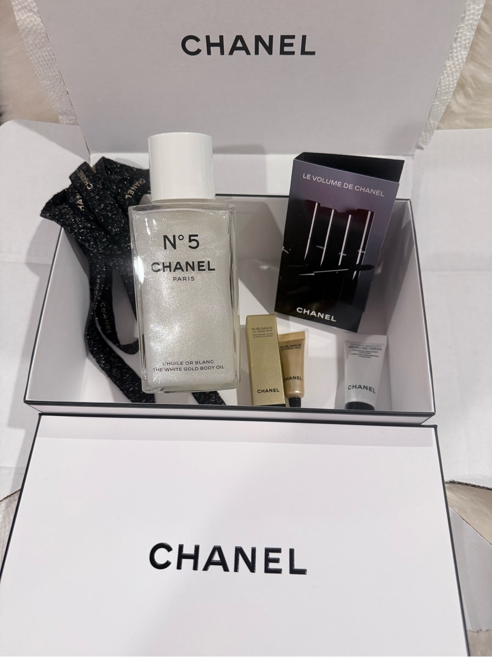 CHANEL N°5 White Gold Body Oil with Mini Gift Set